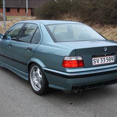 BMW 325i 