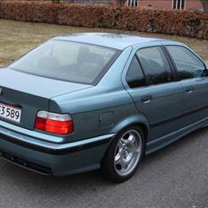 BMW 325i 