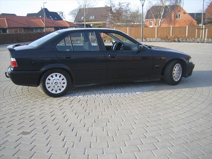 BMW e36 318i   SOLGT billede 5