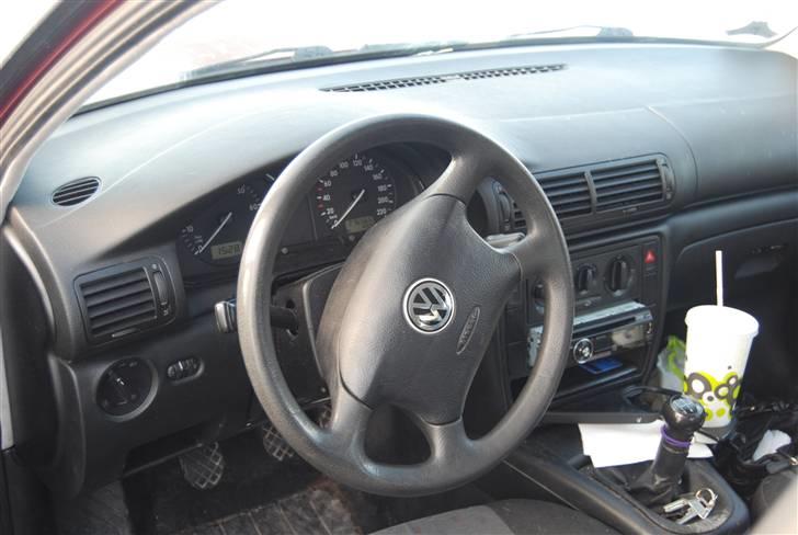 VW Passat Trendline SOLGT billede 4