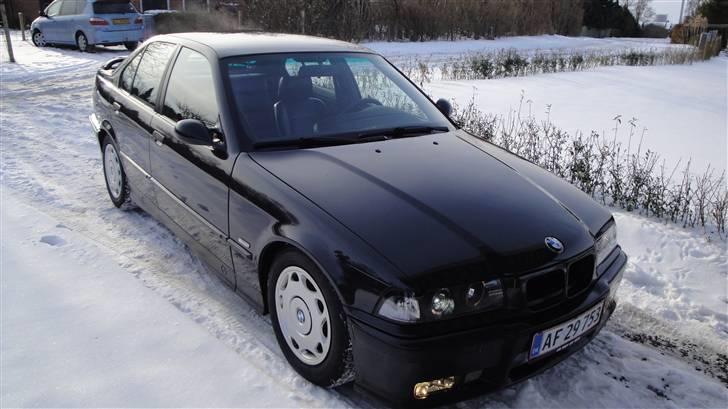 BMW 320i/325i billede 1
