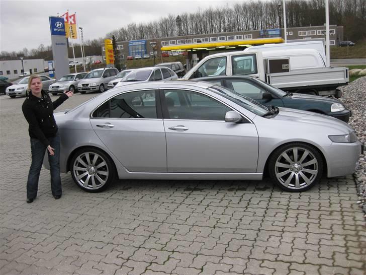 Honda Accord 2,4i Executive - Ved afhentning, fruen var GLAD :D billede 5