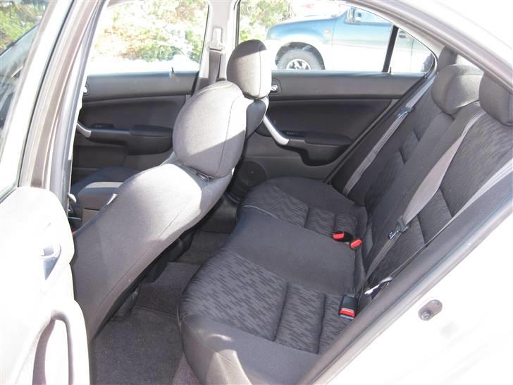 Honda Accord 2,4i Executive - Lækker kabine :) billede 8