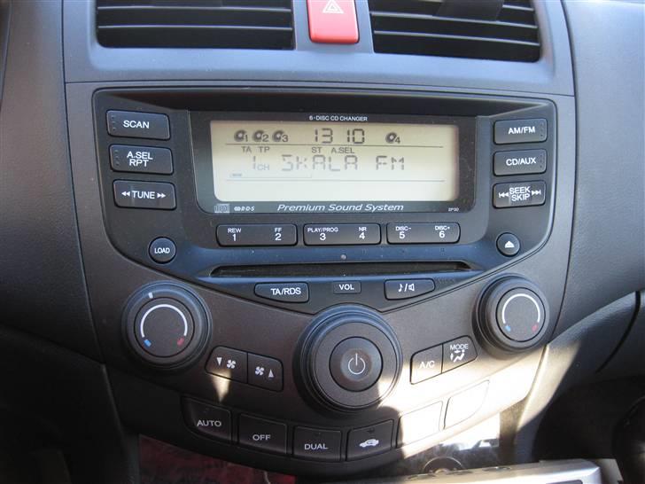 Honda Accord 2,4i Executive - Anlæg med org 6 disc changer (integreret i anlæg)  billede 13