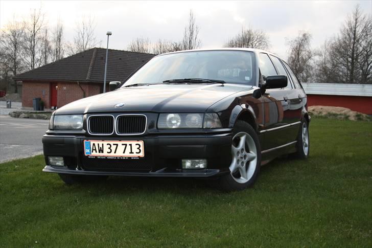 BMW e36 320i Touring Stjålet - Den kan køre over en ko, uden der sker noget med fronten. billede 1