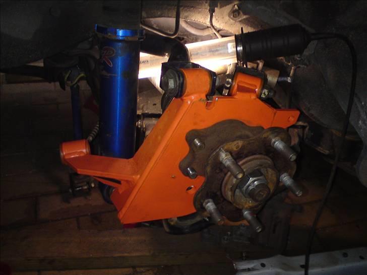 Nissan SILVIA S15 - Driftworks Geo Race Hubs bagpå. Ændret ophængspunkt for baghjulsspindel og ændret vinkel på traction armen. billede 10