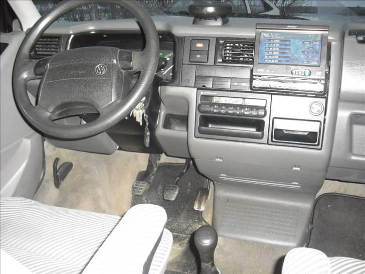 VW Caravelle Vr6 SOLGT - cockpittet.  billede 3