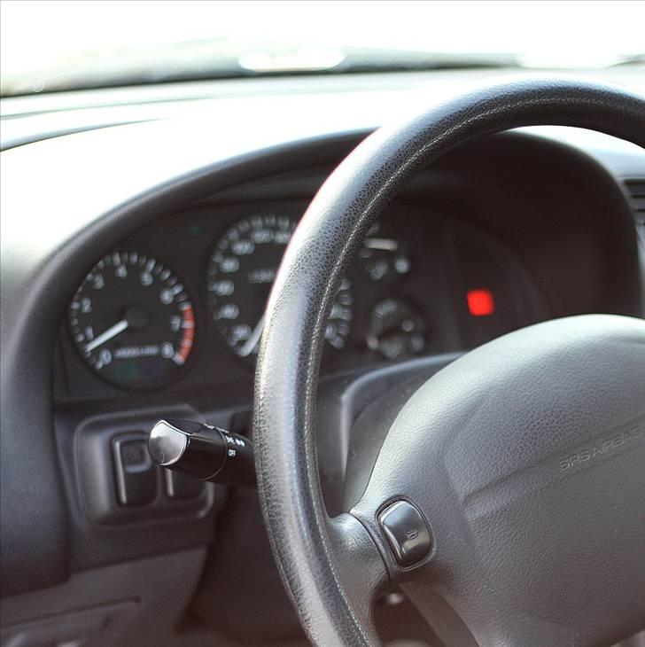 Mazda 323F BA glx SOLGT billede 9