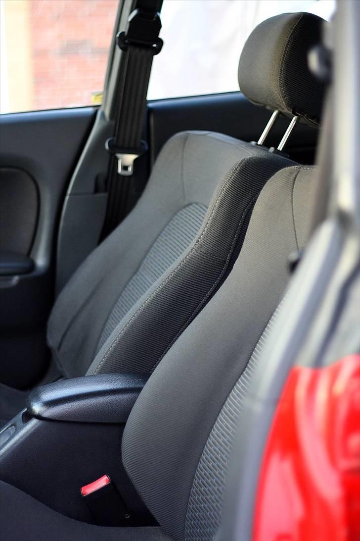 Mazda 323F BA glx SOLGT billede 10