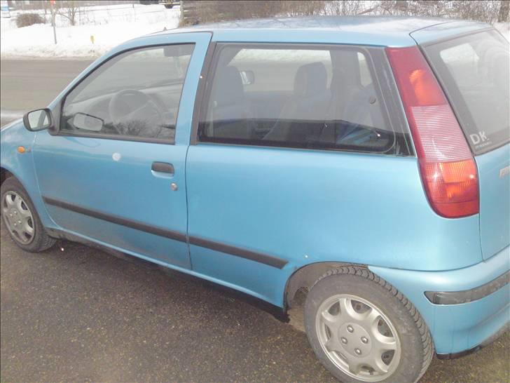 Fiat punto 60 ( SOLGT ) - med vinter fælge og hjul kapsler på billede 10