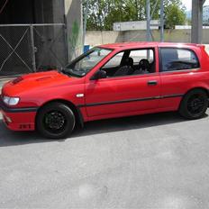 Nissan Sunny "Gadekrydset"