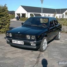 BMW 320 i E30 (solgt)