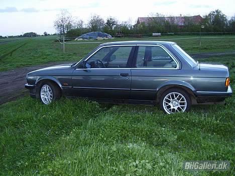 BMW 320i E30 >solgt< billede 10