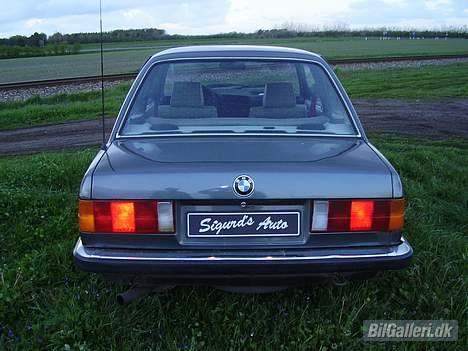 BMW 320i E30 >solgt< - så kom den ned bag i billede 12