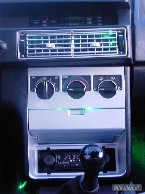 Fiat Tempra - solgt - midter-konsollet, med dioderne tændt billede 11