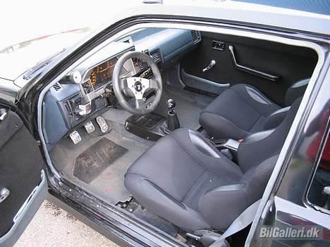 Mazda 323 1.3GT *SOLGT* - Min kabine, mangler dog at få den lavet helt sort... billede 8