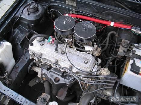 Mazda 323 1.3GT *SOLGT* - Dobbelt Hitachi kaburator, ved dog ikke hvor meget de giver, for dem målt engang... billede 13