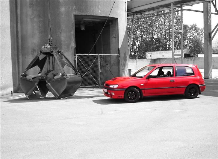 Nissan Sunny "Gadekrydset" - Jo man kan godt lave badboy på en GTI-r hjælm!!!! billede 6