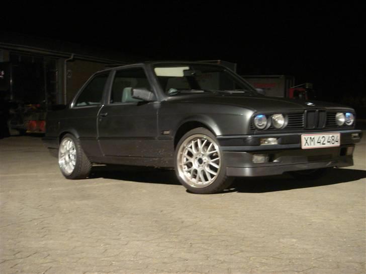 BMW 318i E30 *Solgt* - Der er sket lidt siden jeg købte bilen. billede 1