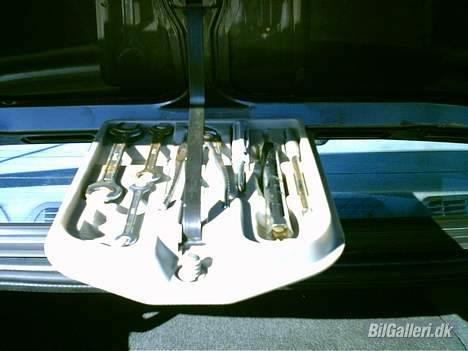 BMW 318i E30 *Solgt* - Uhh Originalt værktøj :D billede 11