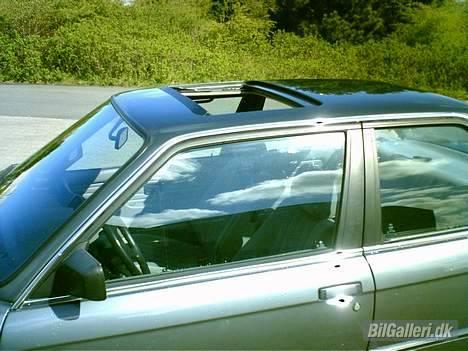 BMW 318i E30 *Solgt* - Synes soltag burde være standard på alle biler. Det er bare lækkert. billede 12