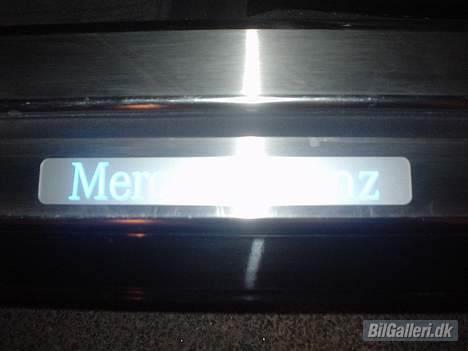 Mercedes Benz 210 - Der er lys i, der kommer et der er beder... billede 9