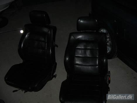 VW golf 1,8 GTI 16v  - de formstøbte sæder skal til rev. billede 8