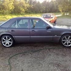 Mercedes Benz 300 e-24