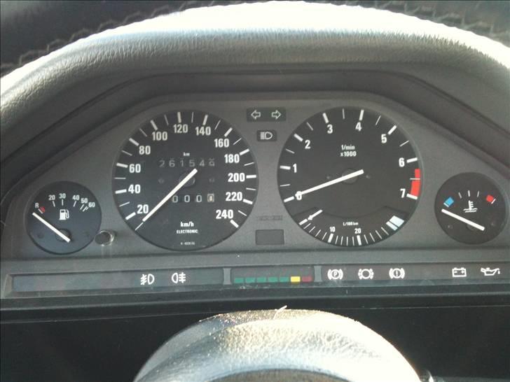 BMW E30 320i SOLGT billede 8