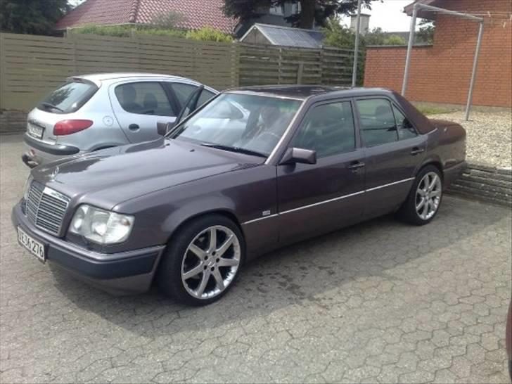 Mercedes Benz 300 e-24 billede 1