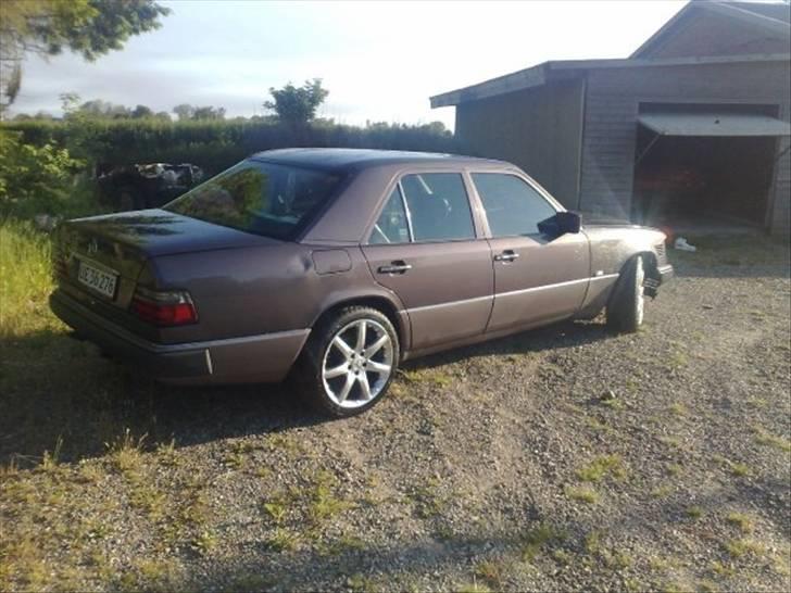 Mercedes Benz 300 e-24 billede 2