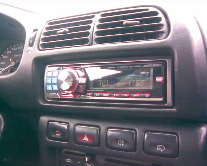 Nissan sunny N14 totalskadet - Alpine CDE-9882RI  billede 13