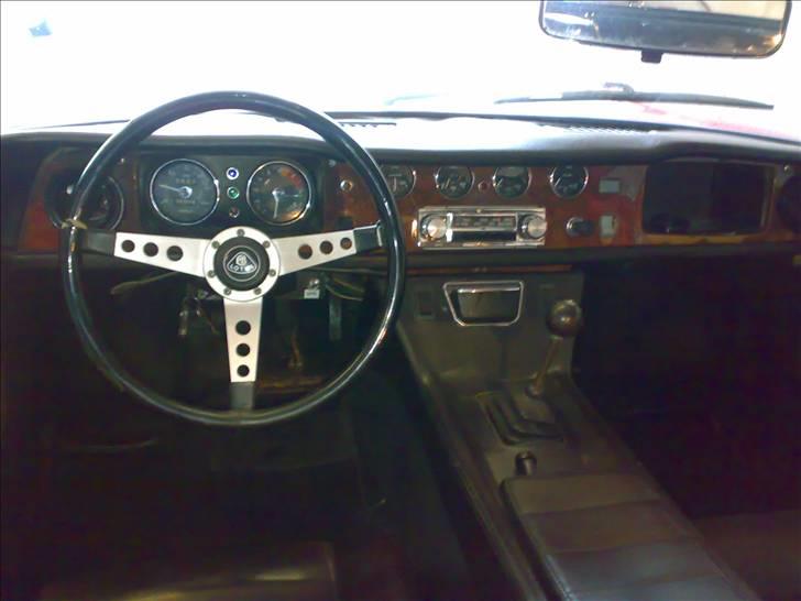 Lotus Europa Twin Cam - Helt original interiør. Samt dejlig radio med lang og mellem bølger(ingen FM) Men radio Luxenborg går rent igennem i klar mono lyd!! billede 6