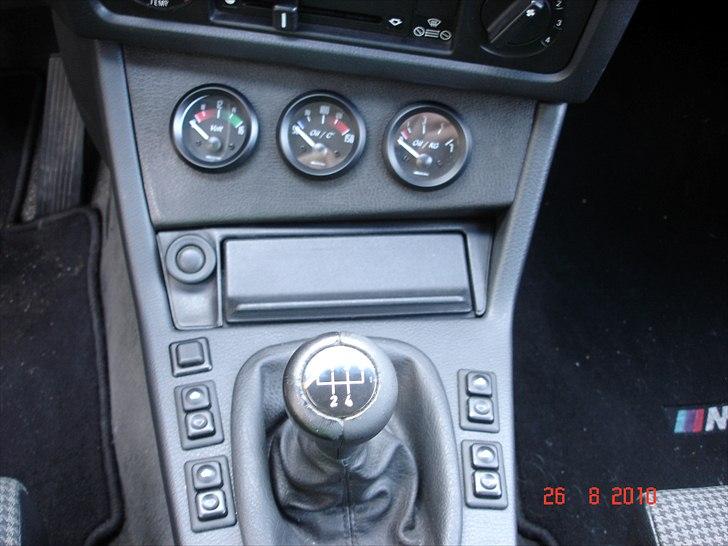 BMW 325I    E30  - Hartge urholder med voltmeter, olietemperatur og olietryk.  billede 11