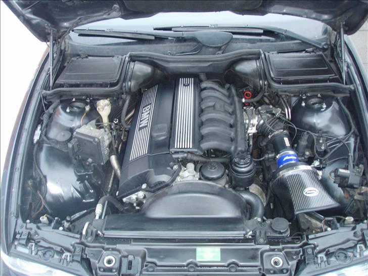 BMW 523i - Sport-luftindsugnings-system giver ikke bara god  lyd men også 12+ hp  billede 7