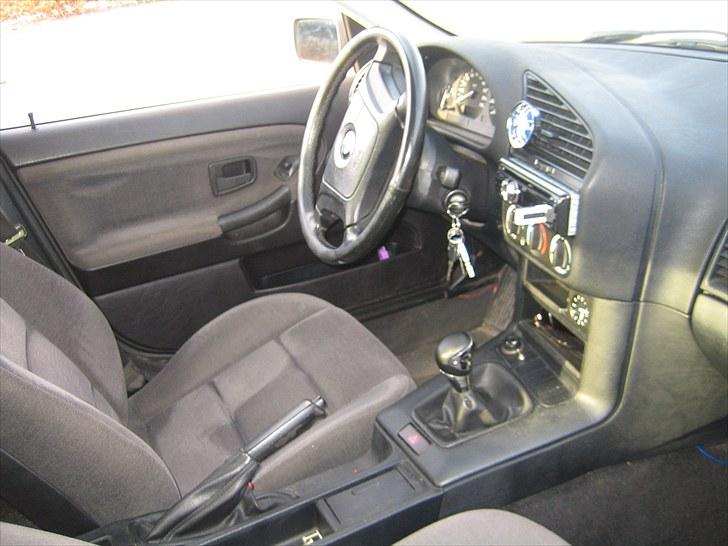 BMW e36 318i   SOLGT billede 9