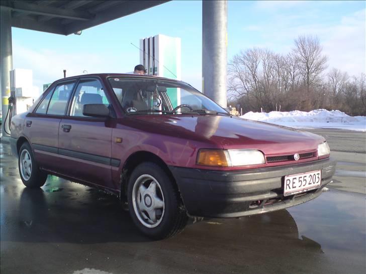 Mazda 323 billede 1