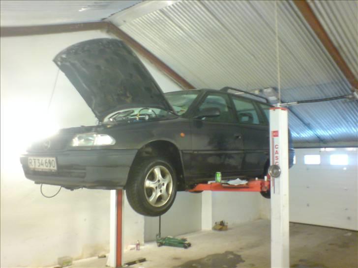 Opel Astra 1,7 DTL Stc - På liften ved DoSS-auto. :P billede 20