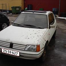 Peugeot 205 skroted