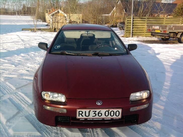 Mazda 323F mk VIII GLX billede 1