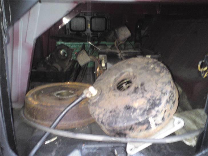 VW  T3 Knold og Tot Corp. - smugler hullet lige nu fyldt med reservedele men det skulle gerne blive til øl på et tidspunkt billede 7