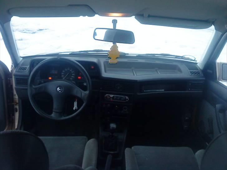 Opel Kadett E Caravan (solgt) billede 10