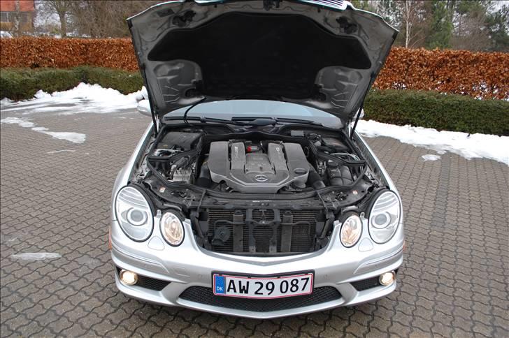 Mercedes Benz E55 AMG  - V8eren skal lige have frisk luft  billede 9