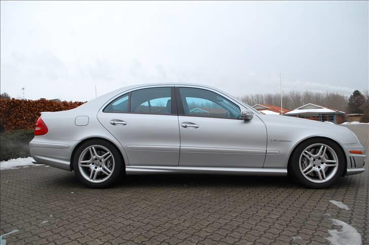 Mercedes Benz E55 AMG  - AMG stylling hele vejen rundt  billede 10