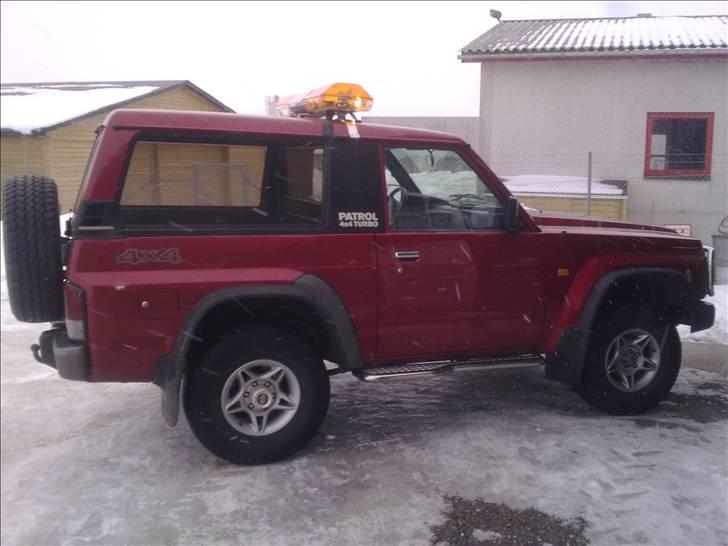 Nissan Patrol Gr - Så er rotorblink, fjernlygter og trinbrædder monteret billede 6