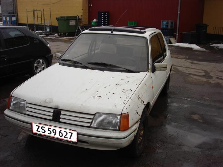 Peugeot 205 skroted billede 2