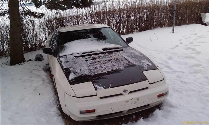 Nissan 200SX S13 Projektbil - Montering af min Carbon frontklap. (bedrer billede kommer når sne´en er væk.) billede 16