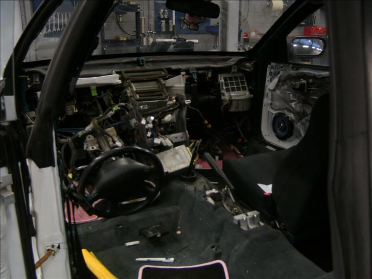 Mazda 323F BA - splittet ad pt.. det skal nok blive godt :-) billede 7