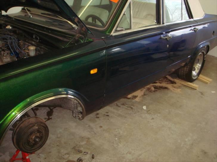 Dodge Dart *til salg 65.000* - fik lige taget et billede hvor man kan se farven... grøn skærm der så skifter til mørke blå, kanon flot farve billede 6