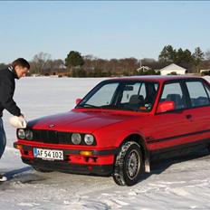 BMW e30 320i